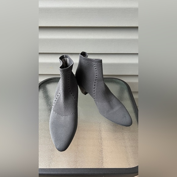 Eileen Fisher Honey Stretch Knit Ankle Booties Gray Sz 8.5 - Picture 1 of 12